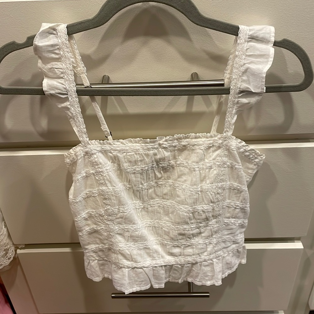 Flutter sleeve crop tank